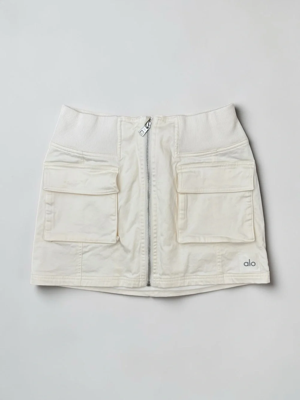 ALO Yoga Night Out Cargo Mini Skirt - Ivory